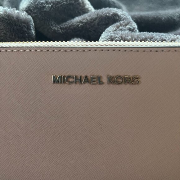 Michael Kors - Leather Continental Wristlet - Soft Pink/Nude - Picture 1 of 6